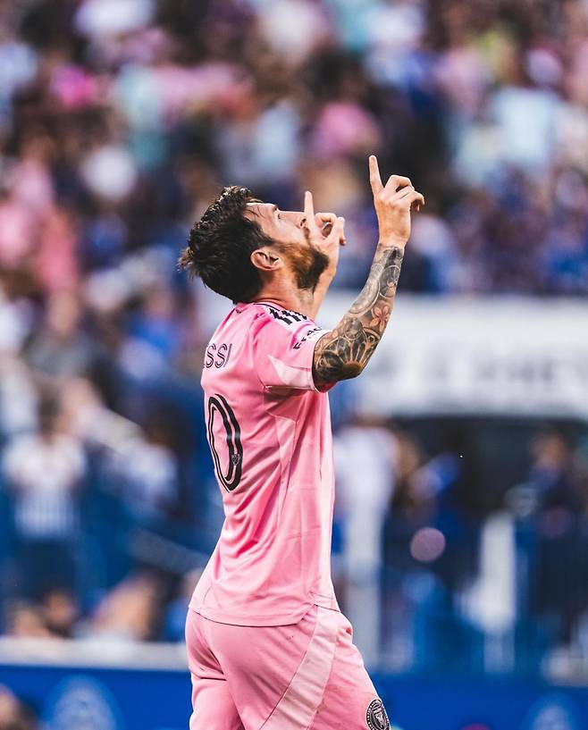 글로벌 스포츠 매체 ‘디 애슬레틱’은 4일(한국시간) “리오넬 메시는 인터 마이애미에 잔류할 가능성이 크다”고 밝혔다. 이에 따라 메시의 2026북중미월드컵 출전도 가시화되는 분위기다. 사진출처｜인터 마이애미 페이스북