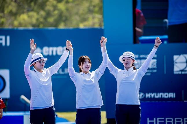 한국 여자 양궁 리커브 국가대표팀의 안산, 강채영, 임시현(왼쪽부터). /사진=대한양궁협회 제공