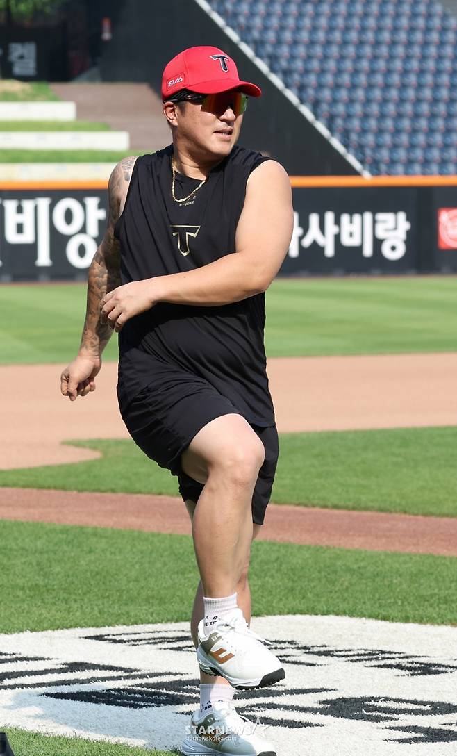 [포토] 최형우 '이쯤 더위야'