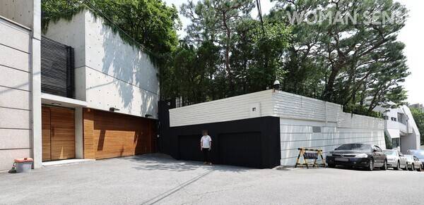 정성이 이노션 고문의 집 출입구.&nbsp; 사진=임준선 기자(이오이미지)