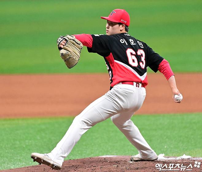 26일 오후 서울 구로구 고척스카이돔에서 열린 '2025 신한 SOL Bank KBO리그' KIA 타이거즈와 키움 히어로즈의 경기, 6회말 KIA 이호민이 공을 힘차게 던지고 있다. 엑스포츠뉴스DB