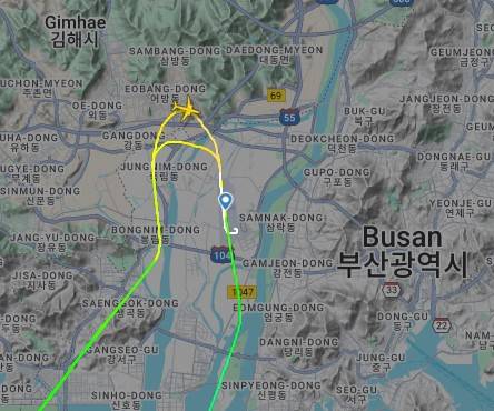 돗대산과 초근접 비행하는 아찔한 중화항공 여객기 [플라이트레이더24 갈무리. 재판매 및 DB 금지]