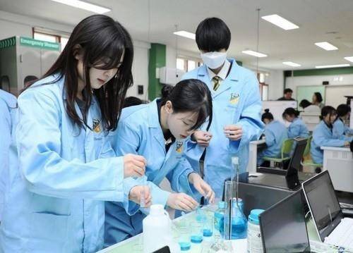 과학 실험하는 학생들 [경기도교육청 제공. 재판매 및 DB 금지]
