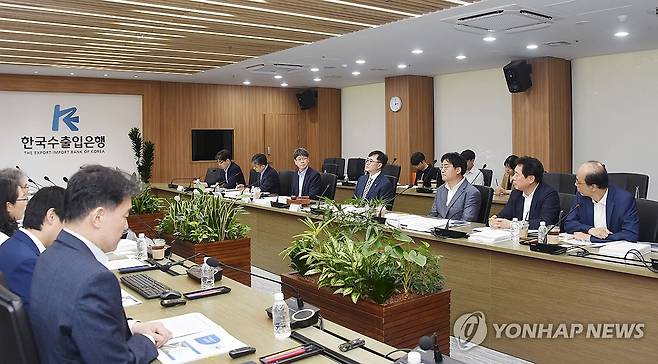 민간투자사업심의위원회 본회의 주재하는 임기근 차관 (서울=연합뉴스) 임기근 기획재정부 차관이 8일 서울 영등포구 한국수출입은행에서 열린 '민간투자사업심의위원회 본회의'를 주재하고 있다. 2025.7.8 [기획재정부 제공. 재판매 및 DB 금지] photo@yna.co.kr