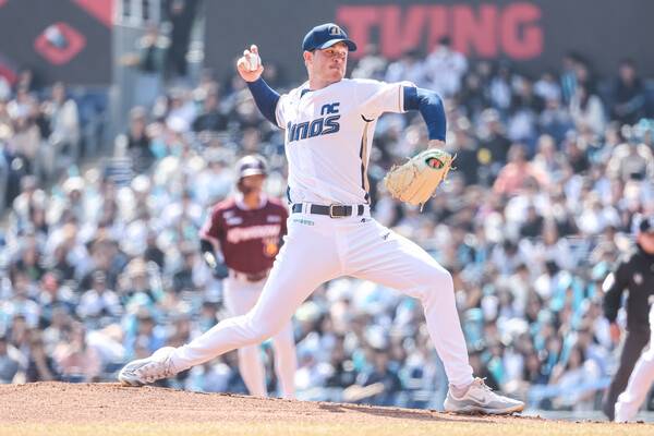 NC 다이노스 라일리 톰슨이 선발로 나서 투구하고 있다. /NC 다이노스