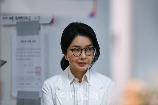 윤석열 전 대통령의 부인인 김건희 여사가 제21대 대통령선거일인 지난달 3일 오전 서울 서초구 원명초등학교에 마련된 서초4동 제3투표소로 투표를 위해 입장하고 있다. (사진=공동취재단)