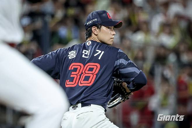 빠른 공을 앞세워 선발과 불펜 자리에서 전천후 활약을 펼쳐주고 있는 좌완 롯데 홍민기.