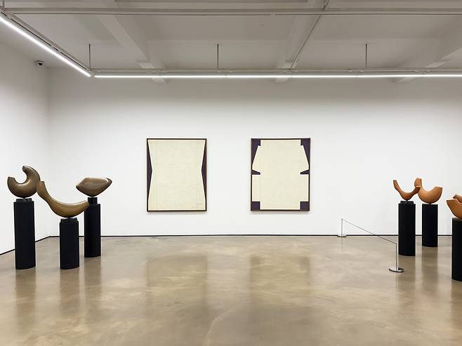 류경채·류훈 '공(空)-존'展 전시 전경 (학고재 제공)