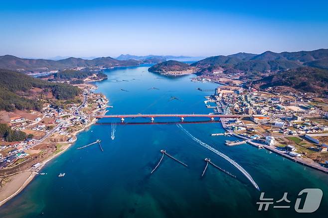 남해 지족해협 죽방렴 경관(해양수산부 제공)
