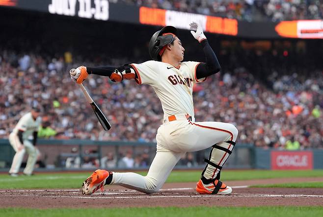 이정후가 2회말 무사 만루서 헛스윙 삼진을 당하고 있다. AFP연합뉴스