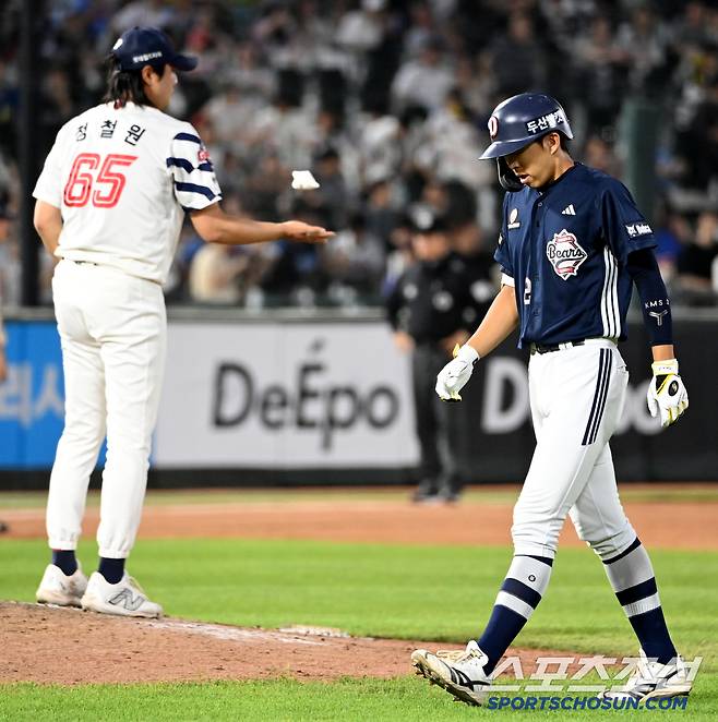 파울에 아쉬운 김민석, 그의 트레이드 상대 정철원을 지나치고