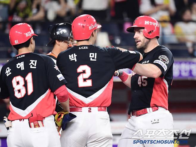 8일 대전 한화생명 볼파크에서 열린 한화와 KIA의 경기. 8회 한화 김종수 상대 만루홈런을 날린 KIA 위즈덤. 대전=송정헌 기자songs@sportschosun.com/2025.07.08/