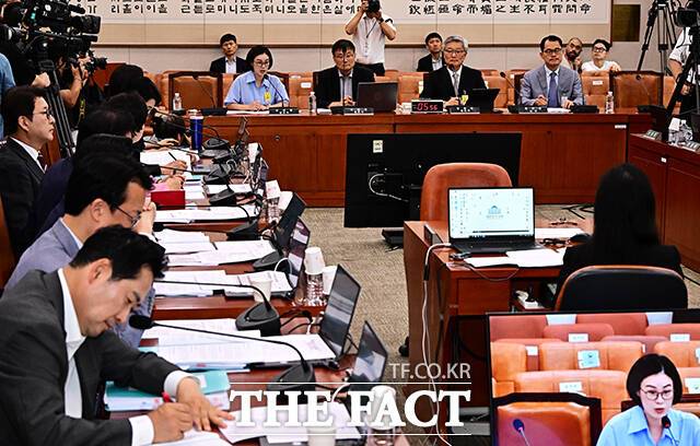 국회 법제사법위원회 검찰개혁 법안 관련 공청회 참석한 김예원 변호사와 김필성 변호사, 김종민 변호사, 황문규 중부대 경찰행정학과 교수(왼쪽부터).