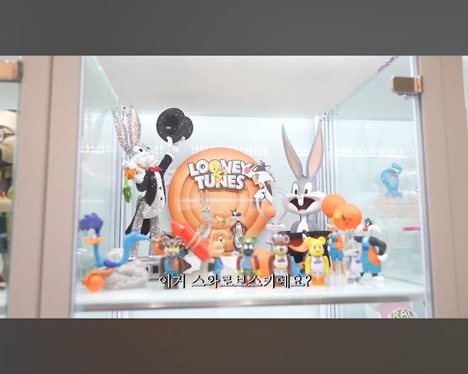 Screenshot_20250709_212003_YouTube.jpg 2천만원짜리 스와로브스키 벅스버니 ㄷㄷ