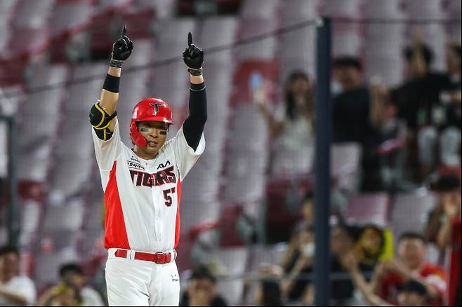 지난 1일 광주 SSG전에서 결승타를 때려낸 뒤 기뻐하는 고종욱의 모습. KIA 제공