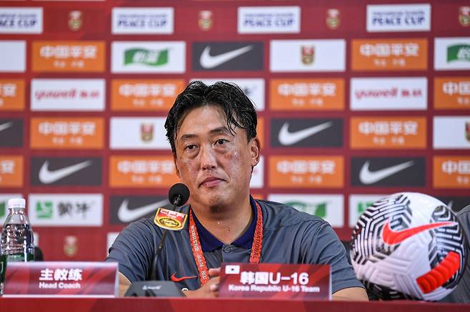 이번 대회 기간 U-16 대표팀을 이끈 김현준 전임지도자. 사진=중국축구협회