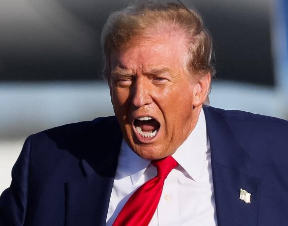 트럼프 대통령이 주한미군 방위비 증액에 대해 거론했다. [사진=로이터/연합뉴스]