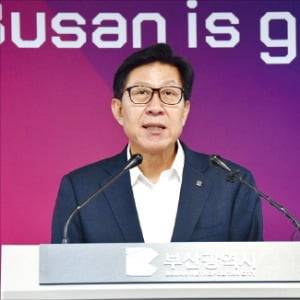 박형준 부산시장이 8일 지역 주도의 노후 신도시 정비 계획안을 발표했다. 부산시 제공