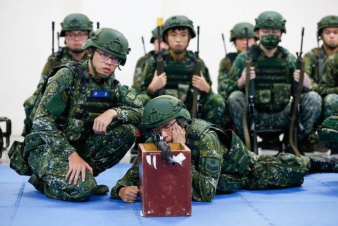 대만 예비군이 7월 9일 대만 먀오리현에서 열린 연례 한광훈련에 참여하고 있다. /EPA연합뉴스