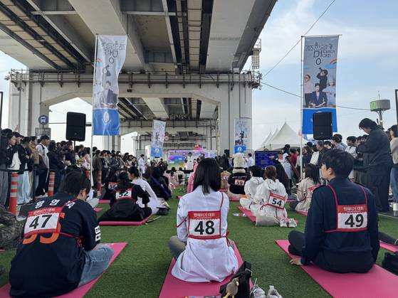 This was my view during the Hangang Space-out Competition on May 11. [CHO JUNG-WOO]