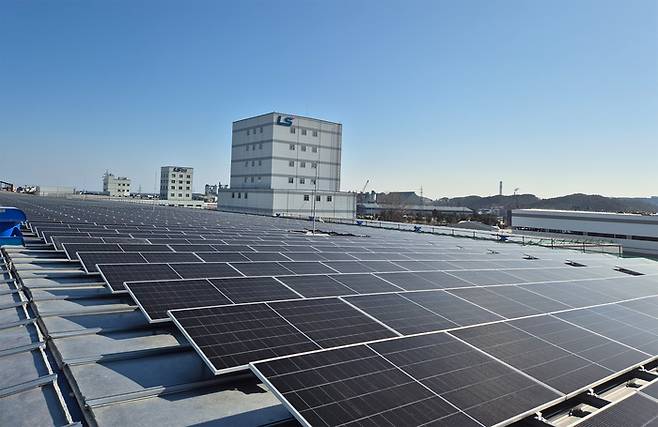 LS전선 동해 사업장에 설치 된 태양광 발전 시스템. [사진 = LS전선]