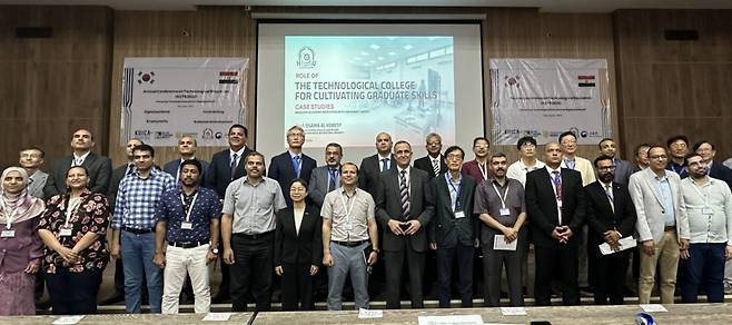 '제1차 기술교육 콘퍼런스'에 참여한 한기대와 KOICA, 이집트 기술대학 관계자들./사진제공=한기대