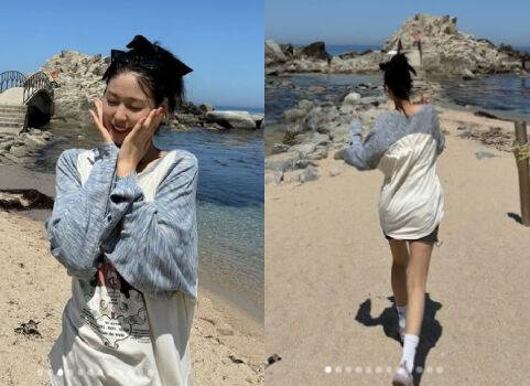 가수 겸 배우 설현이 강릉 바닷가에서 두 팔을 볼에 대고 깜찍한 포즈를 취하고 있다. / 설현 개인 인스타그램