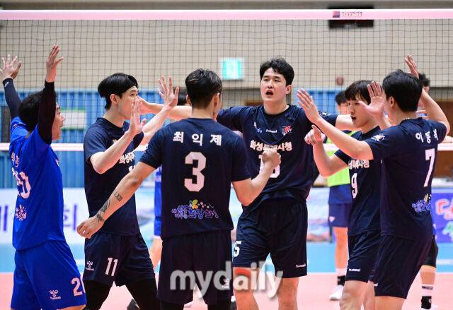 2025년 7월 6일 충청북도 단양군체육관에서 '2025 한국실업배구연맹&프로배구퓨처스 챔프전 단양대회', 우리카드와 화성특례시청의 경기가 열렸다.화성특례시청이 기뻐하고 있다./마이데일리