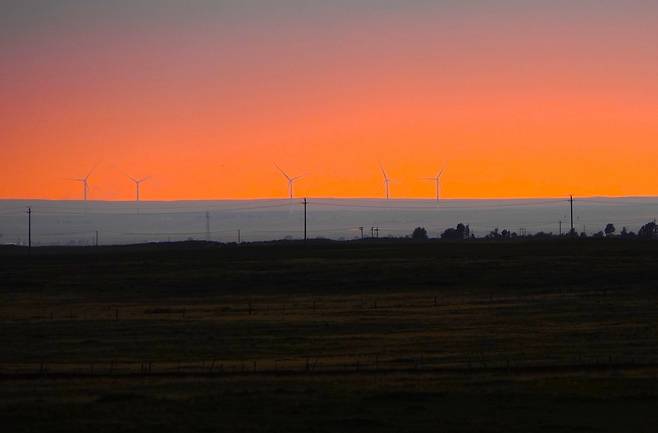 오르도스 대초원의 붉은 노을