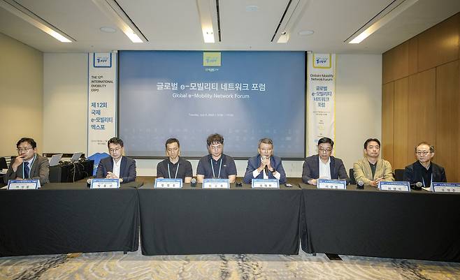글로벌 e-모빌리티 네트워크 포럼 패널 토론 전경 [한국자동차기자협회 제공]