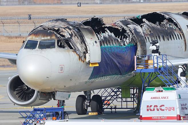 부산 강서구 김해국제공항 에어부산 화재현장. [연합]