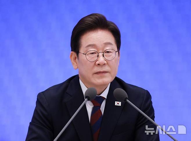 [서울=뉴시스] 고범준 기자 = 이재명 대통령이 3일 청와대 영빈관에서 열린 '대통령의 30일, 언론이 묻고 국민에게 답하다' 기자회견에서 마무리 발언을 하고 있다. 2025.07.03. bjko@newsis.com