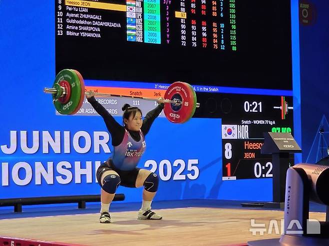[서울=뉴시스]역도 전희수, 아시아주니어선수권 금메달 3개. (사진=대한역도연맹 제공)