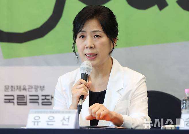 [서울=뉴시스] 황준선 기자 = 유은선 국립창극단 예술감독 겸 단장이 9일 오전 서울 중구 프레스센터에서 열린 2025-2026 국립극장 레퍼토리 시즌 기자간담회에서 발언하고 있다. 2025.07.09. hwang@newsis.com