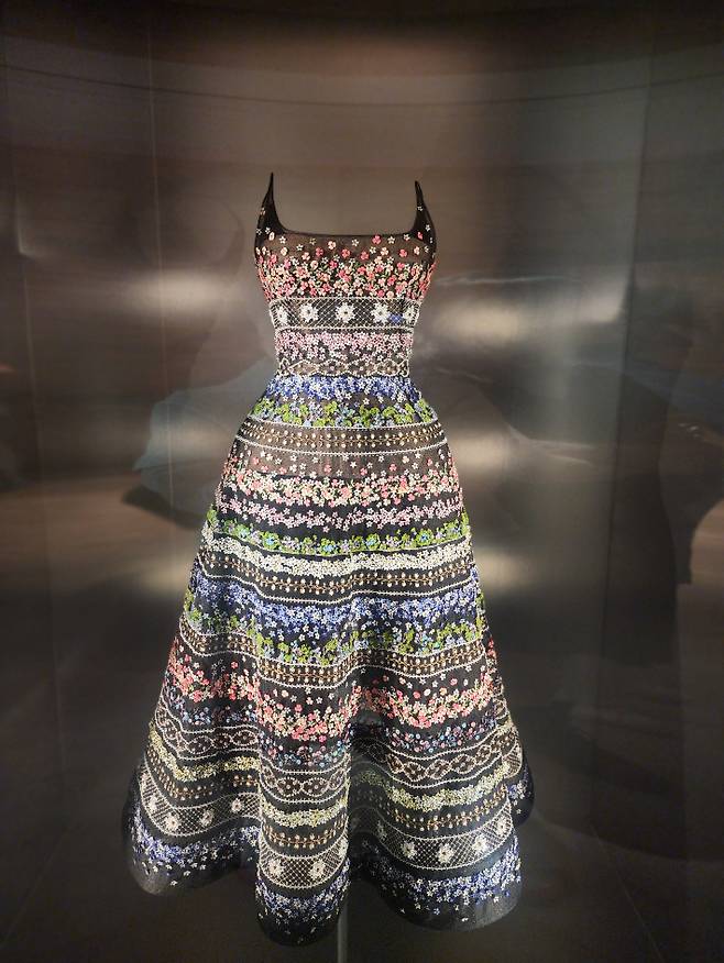 마리아 그라치아 치우리가 제작한 2023 하이 주얼리 컬렉션. 미스 디올 캠페인에서 나탈리 포트만이 착용. 곽인숙 기자