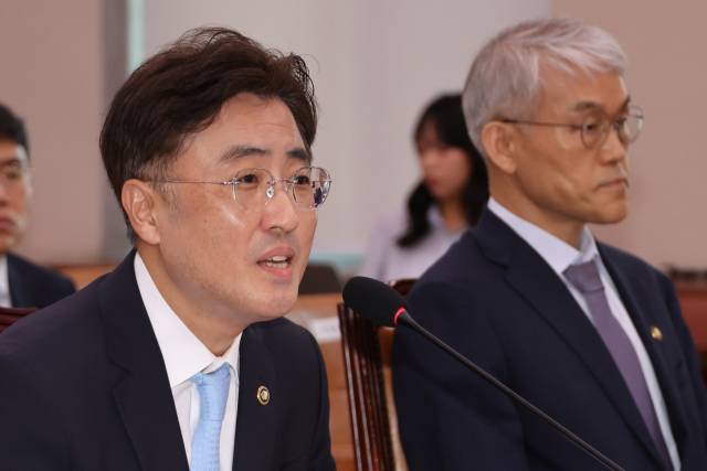 ▲이진수 법무부 장관 직무대행이 9일 국회 법제사법위원회에서 열린 전체회의에서 검찰개혁 법안과 관련한 위원 질의에 답하고 있다. ⓒ연합뉴스
