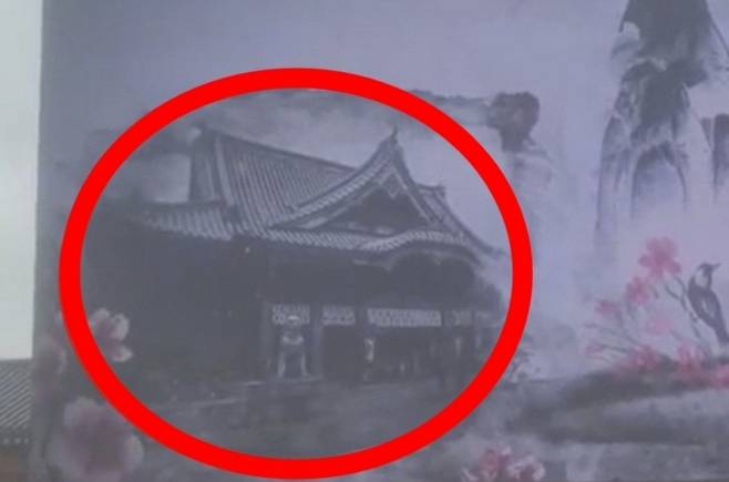 지난 5월 ‘세종대왕 나신 날’ 기념식 리허설 영상에 등장한 일본 신사.&nbsp;서경덕 교수 사회관계망서비스(SNS) 캡처