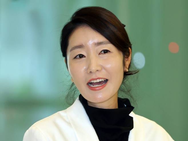 강선우 여성가족부 장관 후보자가 26일 오후 서울 종로구 이마빌딩에 마련된 인사청문회 사무실로 출근하며 소감을 밝히고 있다. 2025.6.26 뉴스1