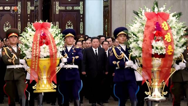 김정은 북한 국무위원장이 김일성 주석 사망 31주기를 맞아 8일 0시 금수산태양궁전을 참배했다. 조선중앙TV연합뉴스