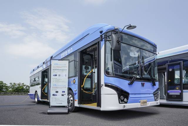 전기부품 제조사 우진산전이 9일 제주 서귀포시에서 열린 ‘제12회 국제 e-모빌리티 엑스포’에 양문형 전기버스를 전시하고 있다. 사진제공=한국자동차기자협회