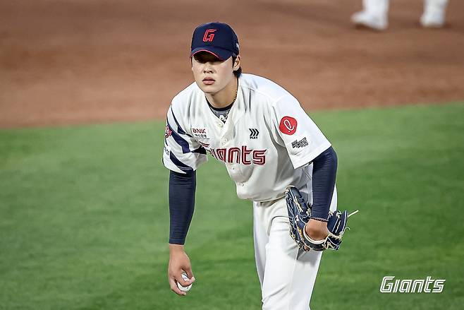 9일 사직 두산전에서 선발 등판한 롯데 이민석. 롯데 자이언츠 제공