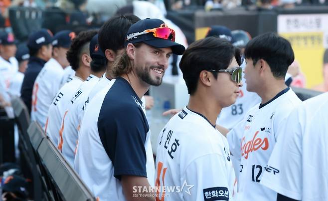 [포토] 와이스 '응원 언제 시작할까?'