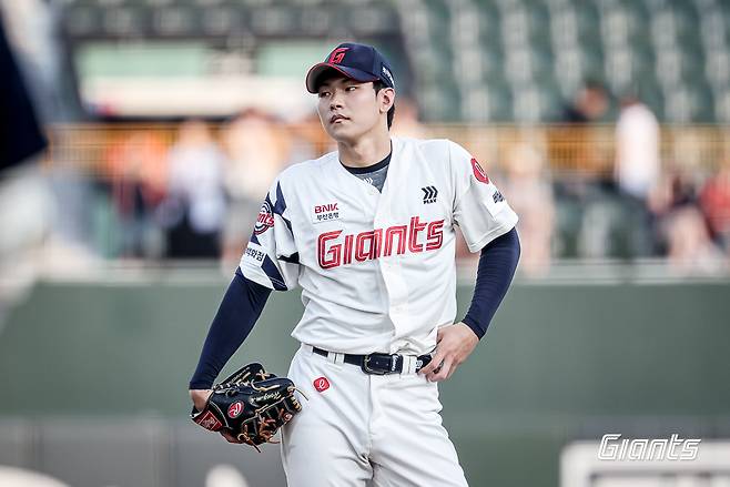 지난 8일 두산 베어스와의 사직 홈 경기에서 5이닝 1실점 호투를 펼쳤던 롯데 자이언츠 좌완 홍민기. 사진 롯데 자이언츠