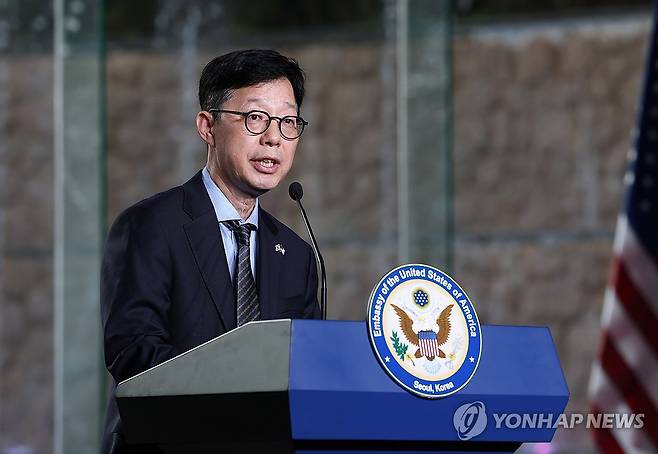 축사하는 외교부 차관 (서울=연합뉴스) 박윤주 외교부 1차관이 2일 서울 용산구 그랜드 하얏트 호텔에서 열린 미국 독립기념일 행사에서 축사하고 있다. 2025.7.2 [사진공동취재단] photo@yna.co.kr