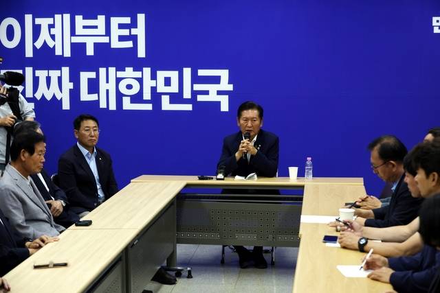 ▲ 청주 찾은 정청래 더불어민주당 당 대표 후보./연합뉴스 제공