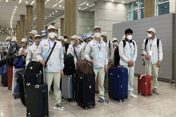 E7-1 비자 외국인 전문인력이 입국하고 있다.