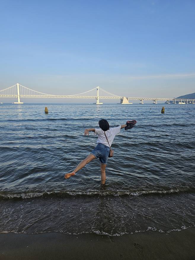 광안대교 아래, 여름의 자유를 걷다.