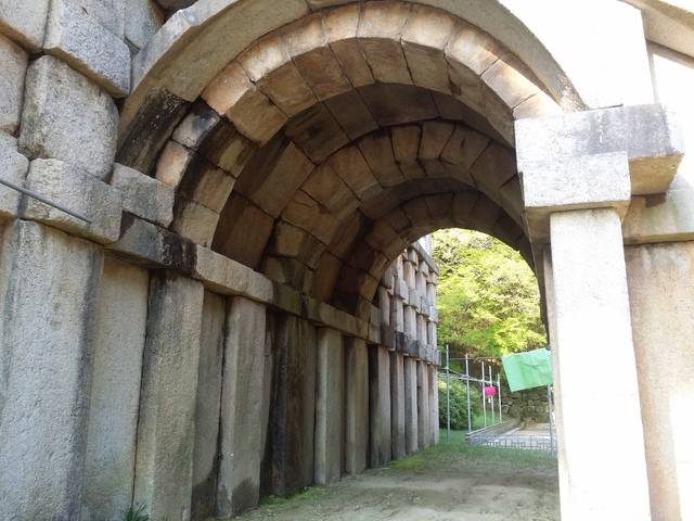 홍예기법으로 천년을 버텨온 불국사의 국보 청운교와 백운교.