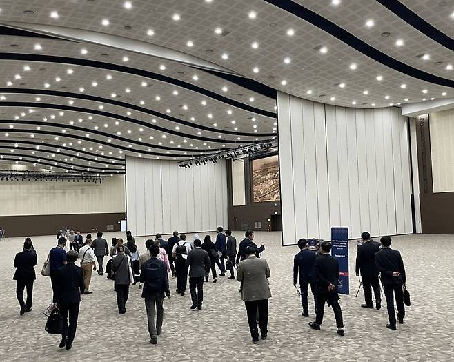 10일 APEC 회원국 1차 사전답사단이 경주를 방문해 정상회의 준비 상황을 점검하고 있다. 경북도 제공