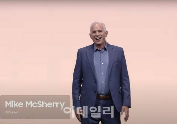 9일(현지시간) 미국 뉴욕 브루클린 듀갈 그린하우스에서 열린 ‘갤럭시 언팩 2025’ 행사에서 삼성전자가 인수한 미국 디지털 헬스케어 기업의 젤스(Xealth) 마이크 맥셰리 최고경영자(CEO)가 발표하고 있다.(사진=삼성전자 유튜브 캡처)